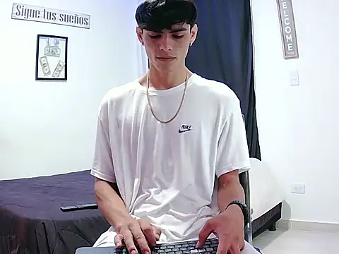 Snapshot of harrytomson_1 chatting on 29, 11, 2025 harrytomson 1 online show from 29, 11, 2025