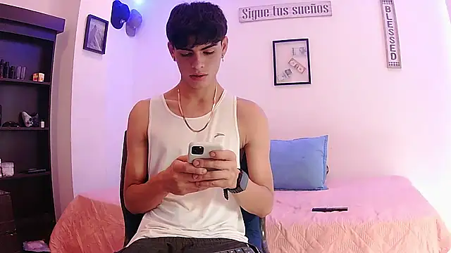 Snapshot of harrytomson_1 chatting on 14, 9, 2025 harrytomson 1 online show from 14, 9, 2025