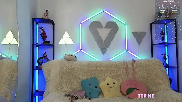 littlevixen18 online show from 19, 11, 2025