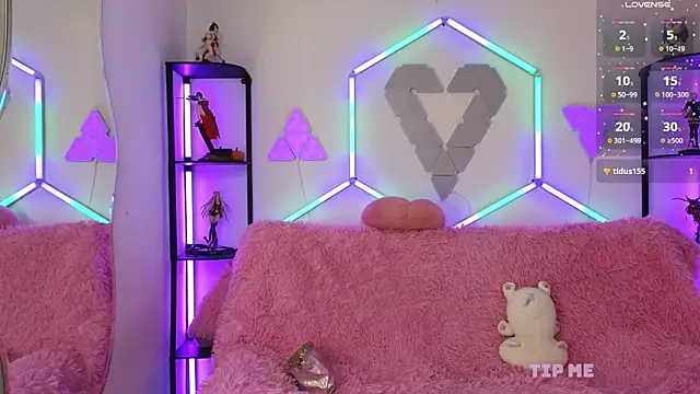 littlevixen18 online show from 11, 11, 2025