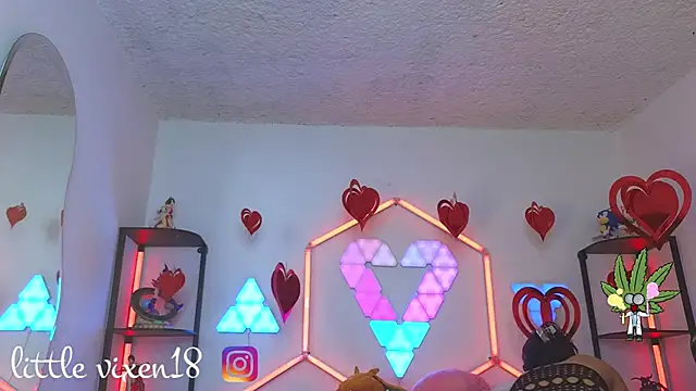 littlevixen18 online show from 18, 3, 2026