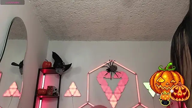 littlevixen18 online show from 21, 10, 2025