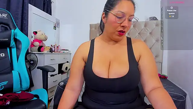 Snapshot of lulu_ferrer chatting on 14, 11, 2025 lulu ferrer online show from 14, 11, 2025