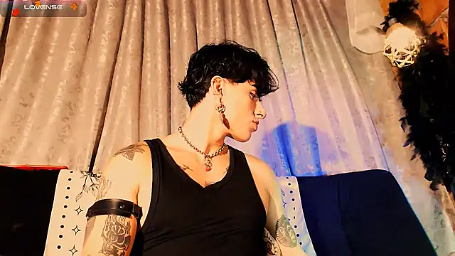 Snapshot of Mathew_stardust chatting on 4, 10, 2025 Mathew stardust online show from 4, 10, 2025