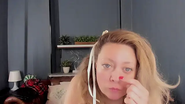 JesiaFoxi online show from 5, 11, 2025