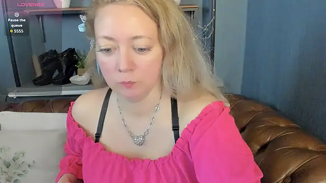 JesiaFoxi online show from 3, 6, 2026