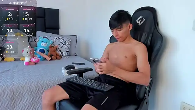 Tonny twink  online show from 19, 12, 2025