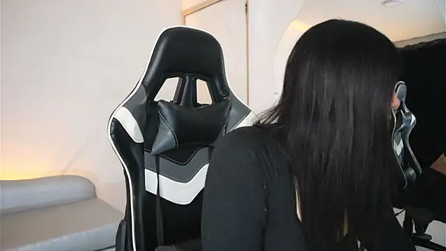 ashleyvalirya online show from 13, 4, 2026