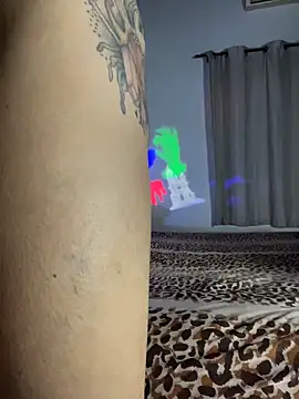 Snapshot of xMirana_ chatting on 17, 11, 2025 xMirana online show from 17, 11, 2025