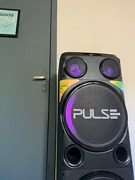 Snapshot of xMirana_ chatting on 2, 11, 2025 xMirana online show from 2, 11, 2025