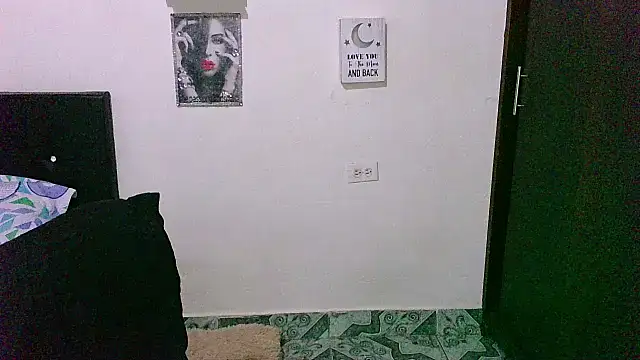 Snapshot of zaray_bella chatting on 18, 10, 2025 zaray bella online show from 18, 10, 2025