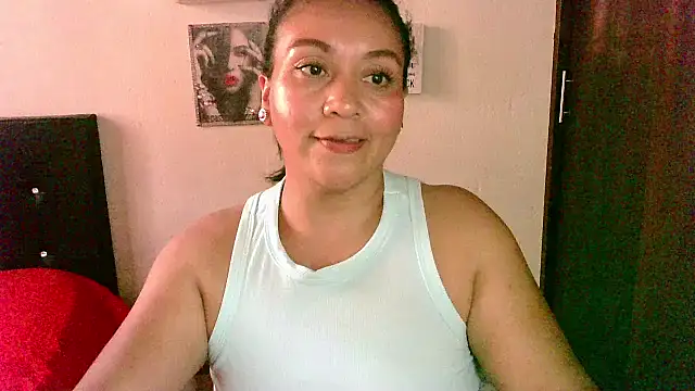 Snapshot of zaray_bella chatting on 7, 10, 2025 zaray bella online show from 7, 10, 2025