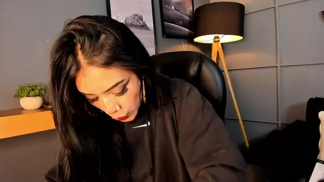 Giovanna oliveira online show from 13, 1, 2025
