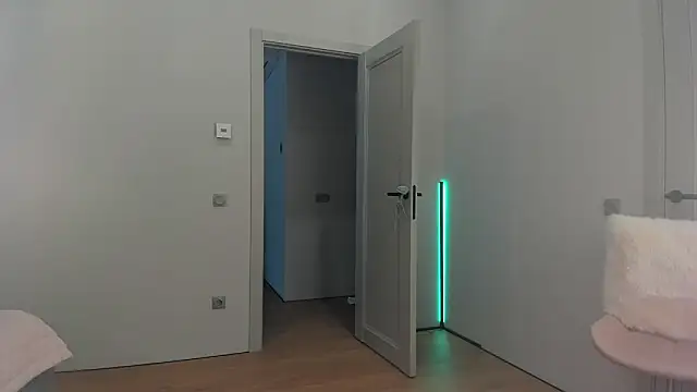 Snapshot of _cometoseeme_ chatting on 10, 10, 2025 cometoseeme online show from 10, 10, 2025