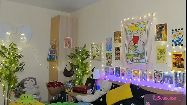 Sunny Elly online show from 28, 4, 2026