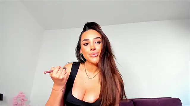 Snapshot of hornyemma__ chatting on 20, 5, 2026 hornyemma online show from 20, 5, 2026