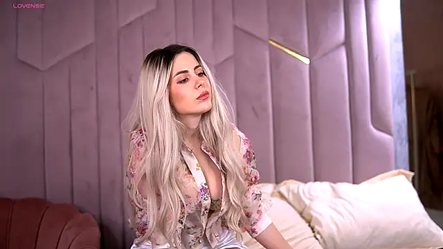 Kylie Benton online show from 7, 11, 2025