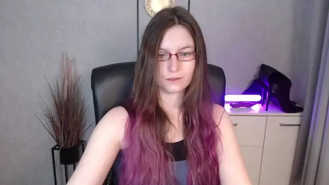 emmaxDelight online show from 23, 12, 2025