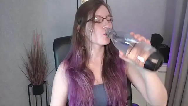 emmaxDelight online show from 25, 11, 2025