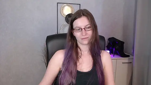 emmaxDelight online show from 10, 9, 2025