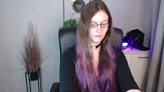 emmaxDelight online show from 28, 10, 2025