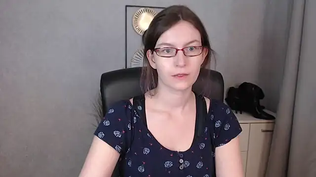 emmaxDelight online show from 16, 9, 2025