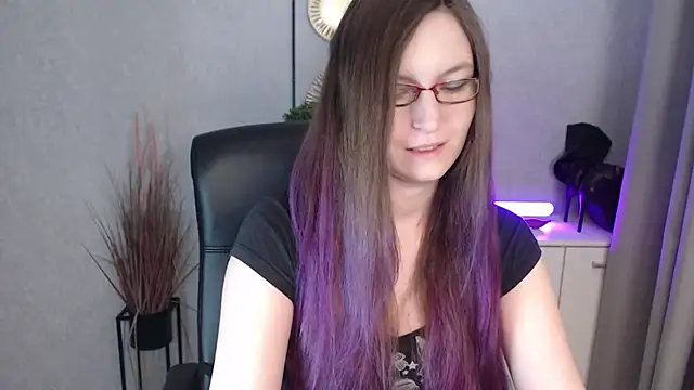 emmaxDelight online show from 22, 11, 2025