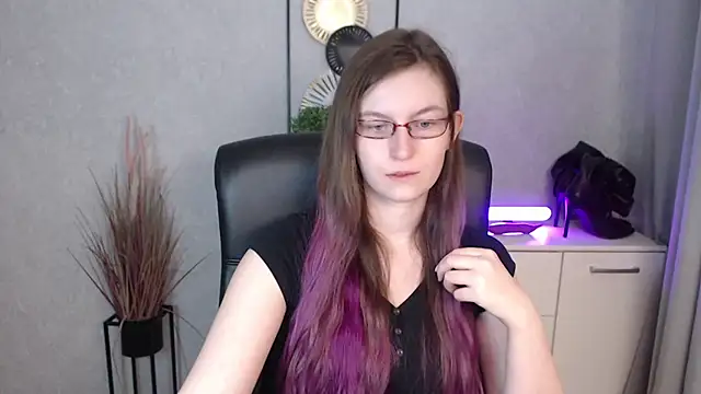 emmaxDelight online show from 15, 12, 2025