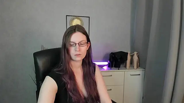 emmaxDelight online show from 10, 4, 2026