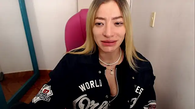 Snapshot of zoe_jones13 chatting on 20, 7, 2026 zoe jones13 online show from 20, 7, 2026