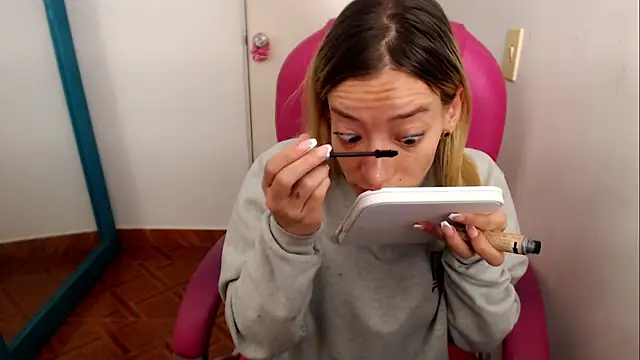 Snapshot of zoe_jones13 chatting on 24, 7, 2026 zoe jones13 online show from 24, 7, 2026