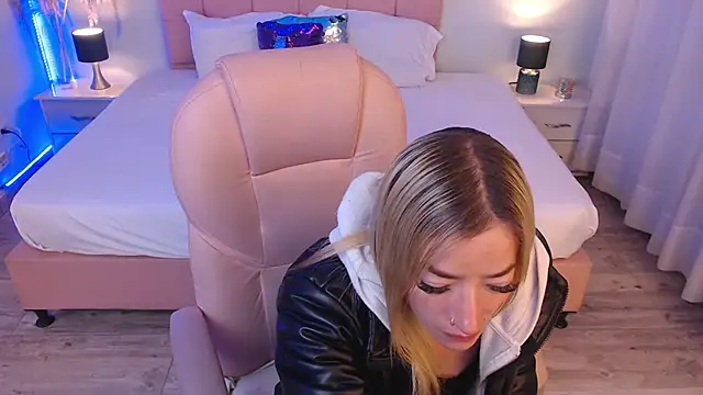 zoe jones13 online show from 11, 4, 2026