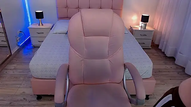 zoe jones13 online show from 4, 11, 2025