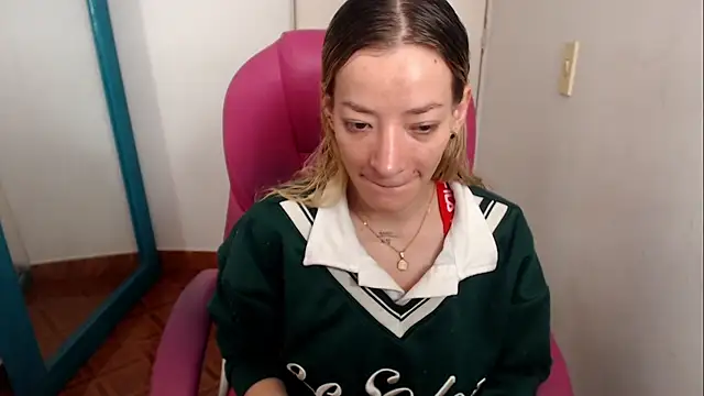 Snapshot of zoe_jones13 chatting on 19, 7, 2026 zoe jones13 online show from 19, 7, 2026