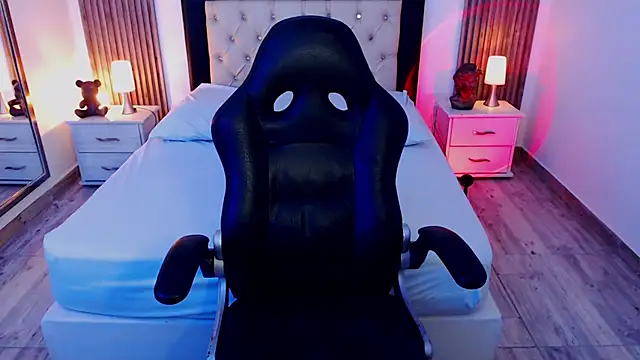 zoe jones13 online show from 8, 10, 2025