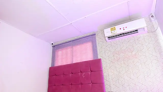 Snapshot of quianna_ chatting on 1, 3, 2025 quianna online show from 1, 3, 2025