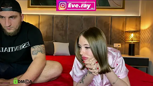 Nihanna kiss online show from 4, 3, 2025