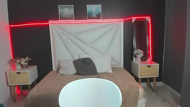 Lina Castle online show from 6, 2, 2025