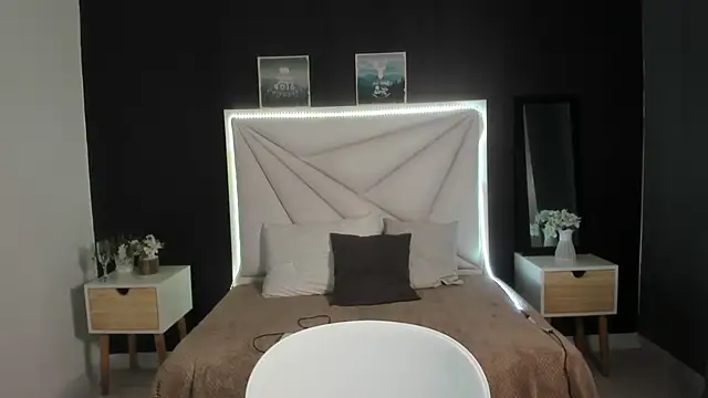 Lina Castle online show from 13, 3, 2025