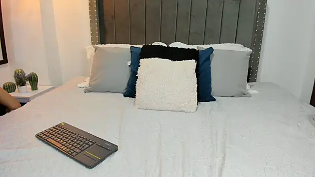 Chloe lauren online show from 4, 3, 2025