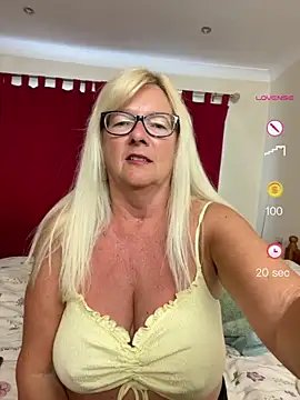 Foxy-Lucy online show from 4, 6, 2026