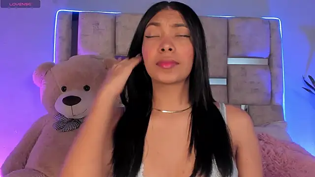 KarolRojas  online show from 1, 3, 2025