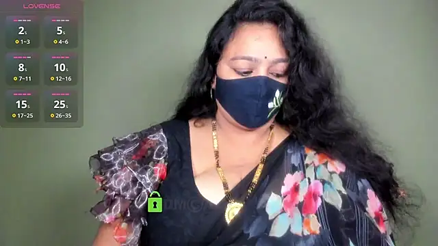 neelu-hoty online show from 4, 7, 2026