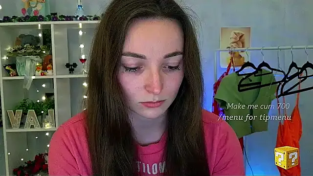  Barbie Kiss  online show from 13, 4, 2026