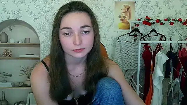  Barbie Kiss  online show from 10, 11, 2025