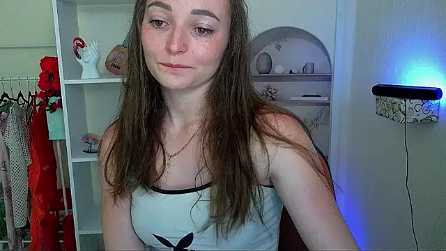  Barbie Kiss  online show from 8, 6, 2026