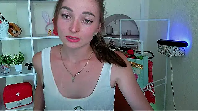  Barbie Kiss  online show from 28, 6, 2026