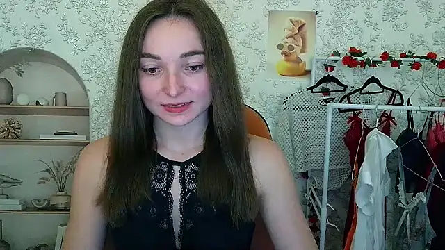  Barbie Kiss  online show from 12, 11, 2025