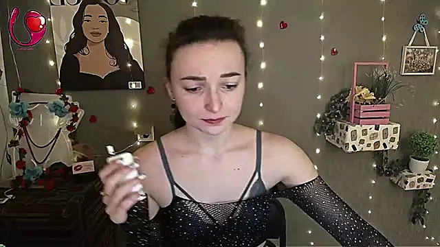  Barbie Kiss  online show from 2, 3, 2025
