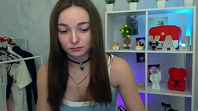  Barbie Kiss  online show from 8, 2, 2026